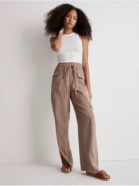 Madewell Straight Cargo Pants in Softdrape. Shade light Umber. size M